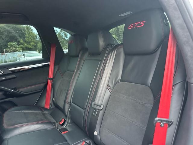 0404225A30260829W00212.jpg