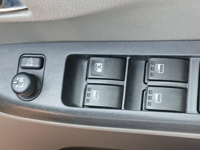 0404229A30260809W00215.jpg