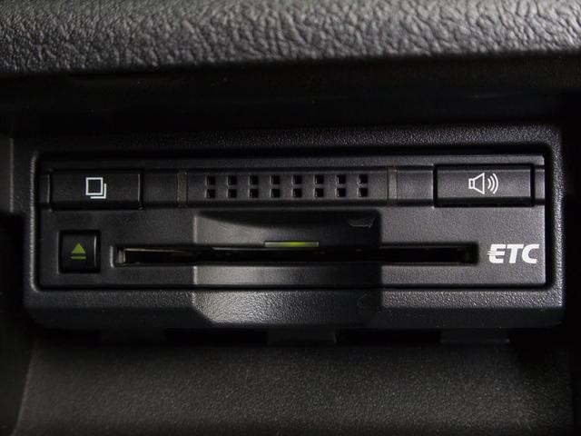 0560520A30261012W00412.jpg
