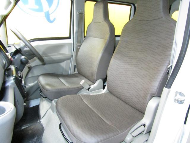 0511201A30260619W01713.jpg
