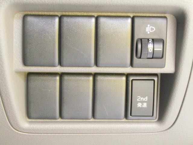 0530123A30260714W00618.jpg