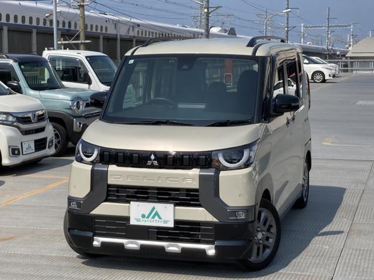 2024 Mitsubishi Delica, photo 1 of 1