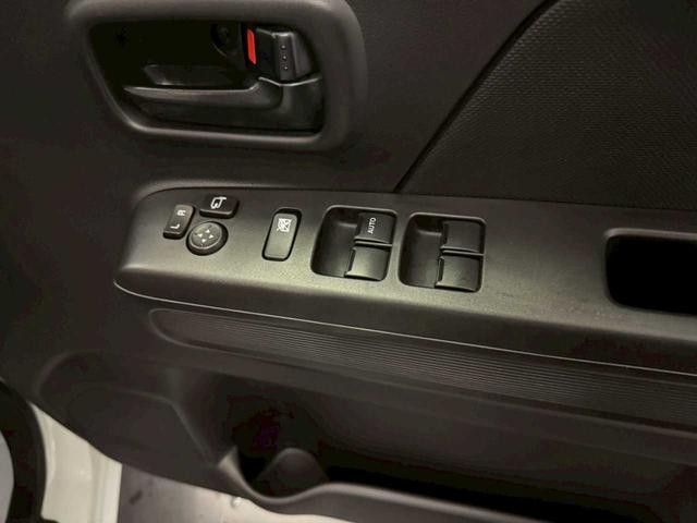 0303903A30260608W00110.jpg