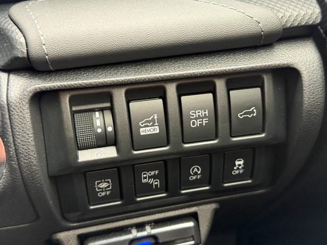 1002430A30261025W00406.jpg