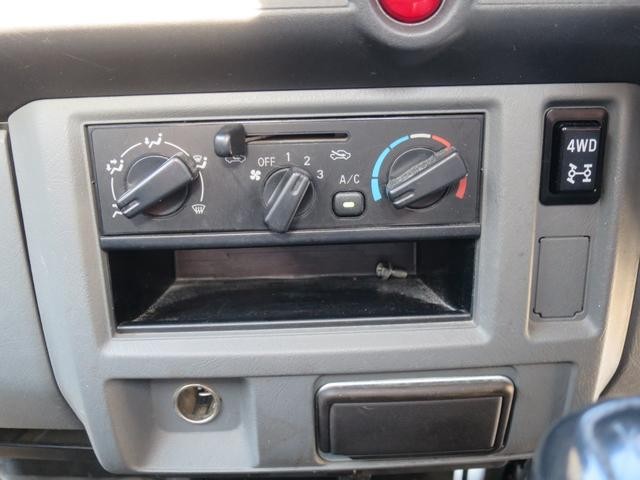 0903901A30260906W00110.jpg