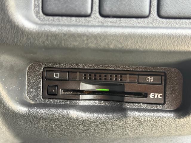 0209007A30260927W00215.jpg