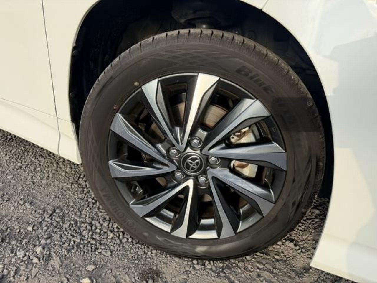 2025 Toyota Voxy, photo 4 of 4