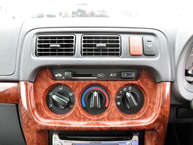 0504219A30260903W00206.jpg