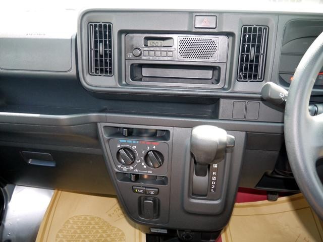 0700285A30261025W00115.jpg