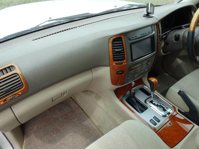 0730175A30260604W00214.jpg