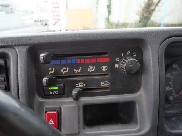 0803389A30260617W00113.jpg