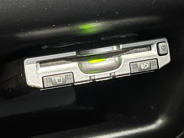 0505027A30261012W00811.jpg