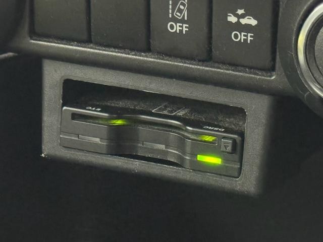 0209345A30260927W00411.jpg
