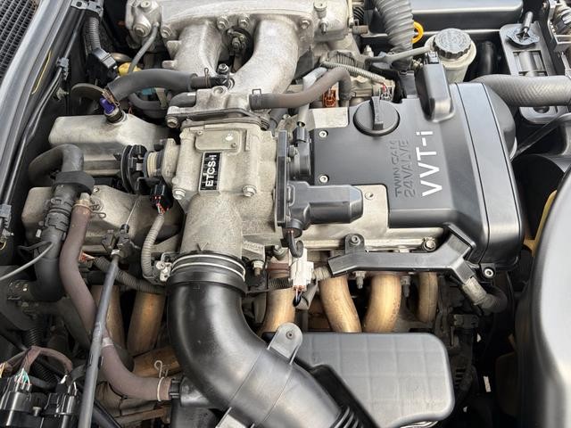 0404361A30260804W00210.jpg
