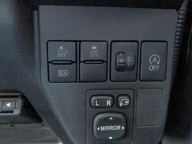 0404296A30260706W00908.jpg