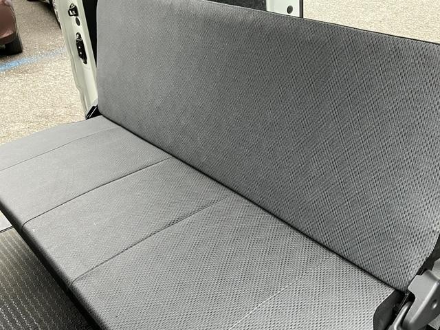 0505217A30260829W00216.jpg