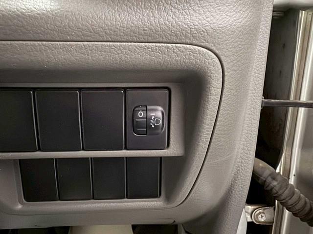 0303903A30260627W00117.jpg