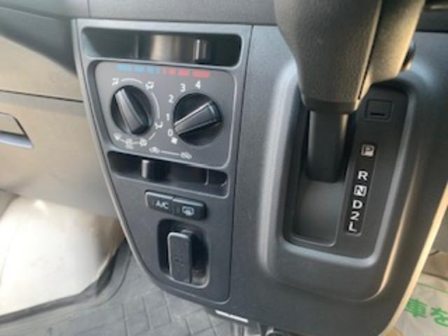 0900764A30260520W00212.jpg