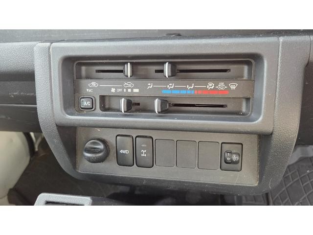 0500723A30260916W00112.jpg