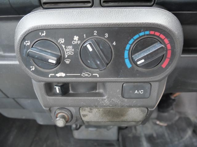 0803389A30260520W00415.jpg