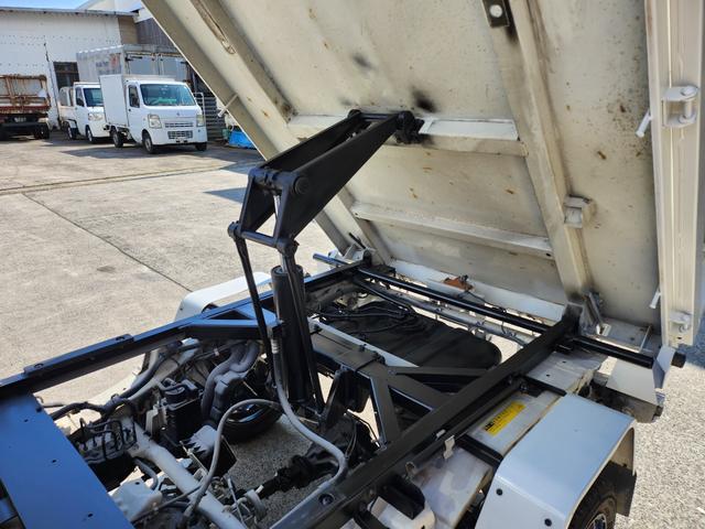 0804442A30260422W00414.jpg