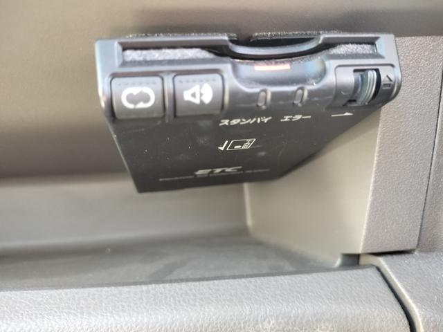 0541576A30260520W00117.jpg