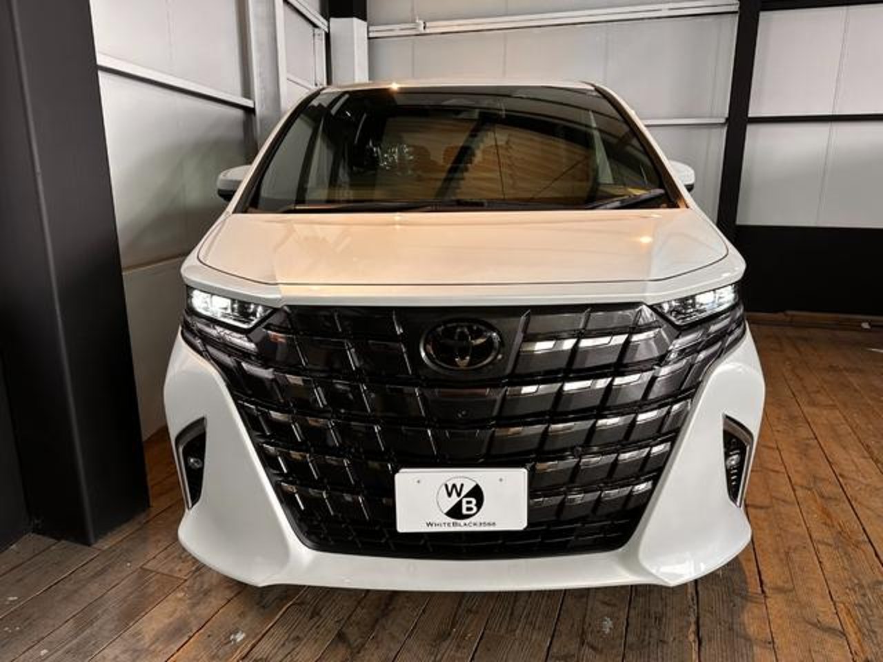 2024 Toyota Alphard, photo 1 of 1