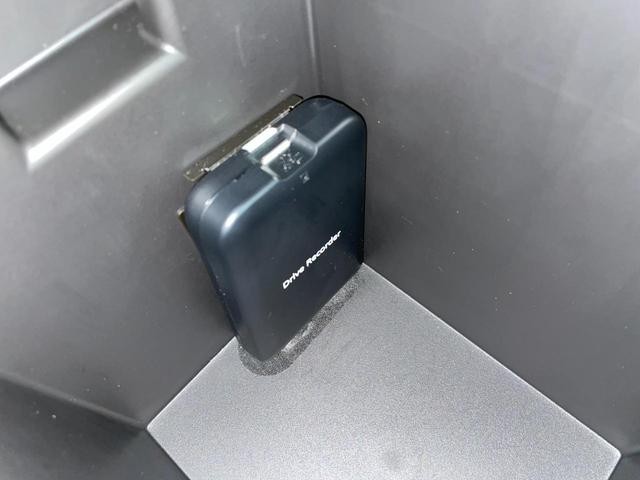 0510952A30260605W00315.jpg