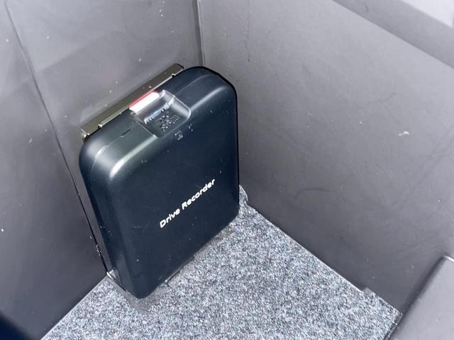 0510952A30260620W00115.jpg