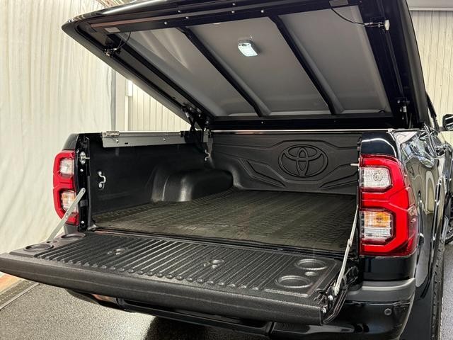 0202956A30260802W00106.jpg
