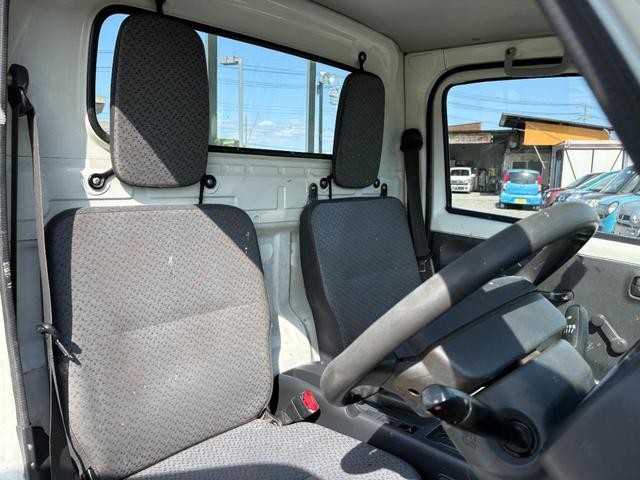 0530160A30260509W00119.jpg
