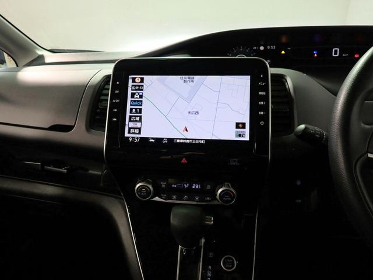 2020 Nissan Serena, photo 2 of 3