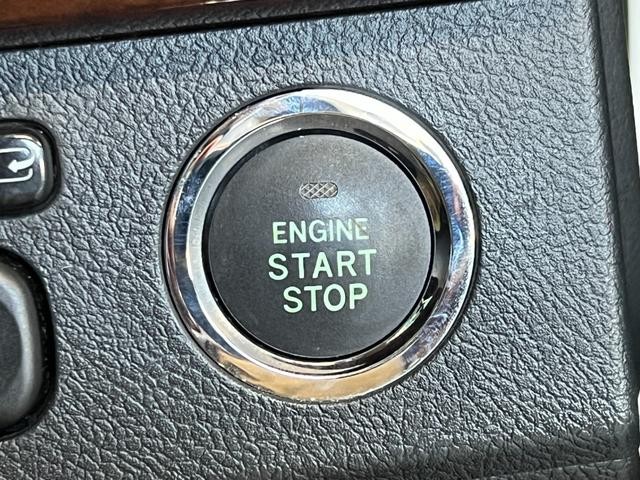 0505027A30261021W00412.jpg