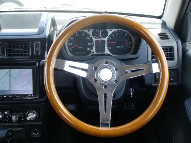 0504216A30260808W00117.jpg
