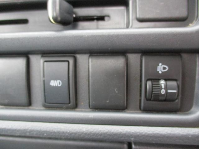 0903723A30260915W00107.jpg