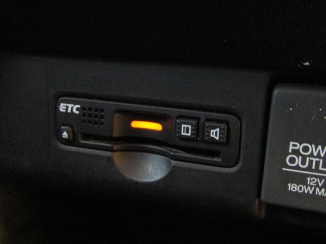 0560837A30260507W00119.jpg