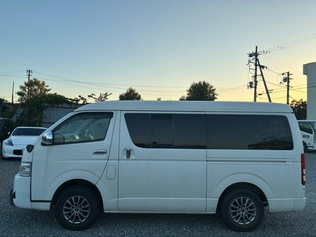 0708301A30260529W00219.jpg