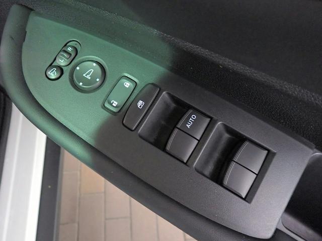 0230024A30260605W00711.jpg