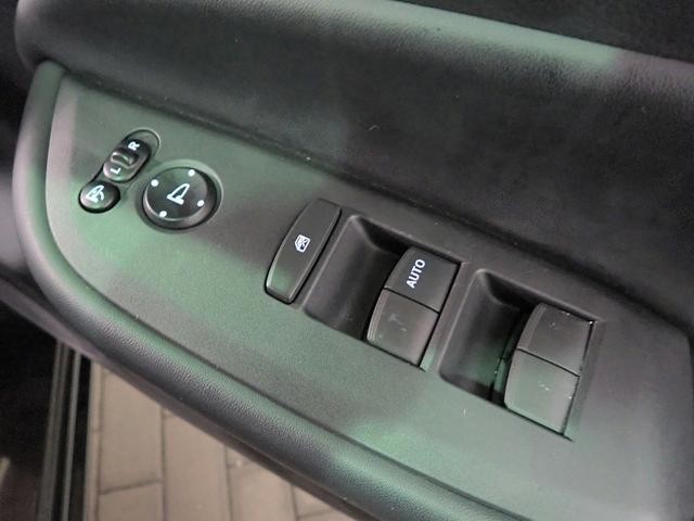 0203825A30260911W00112.jpg