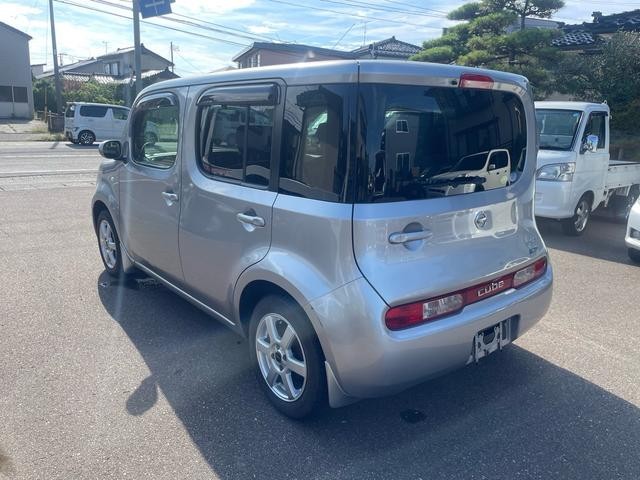 1230381A30260908W00115.jpg