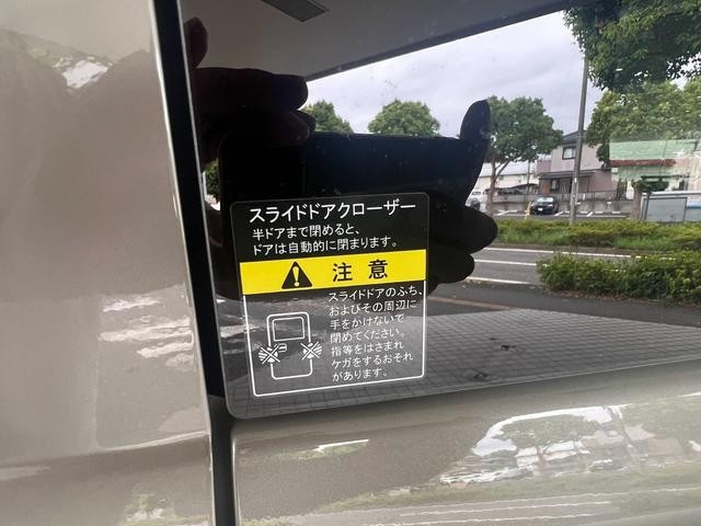 0520552A30260827W00216.jpg