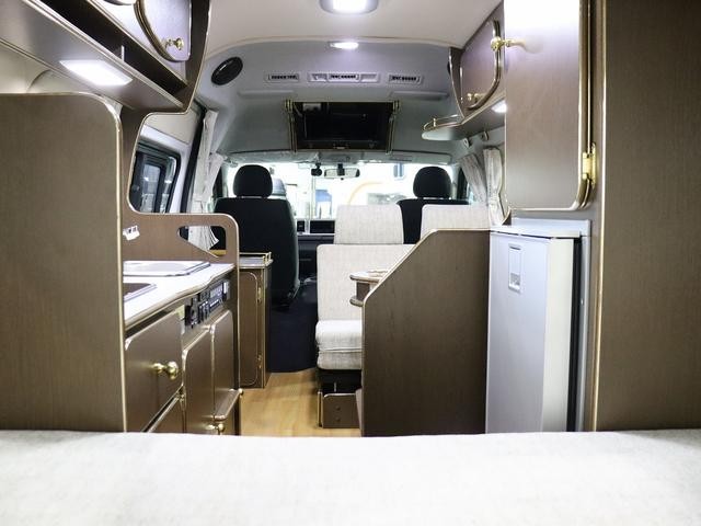 0303041A30260811W00103.jpg
