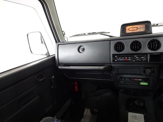 0551070A30261014W00215.jpg
