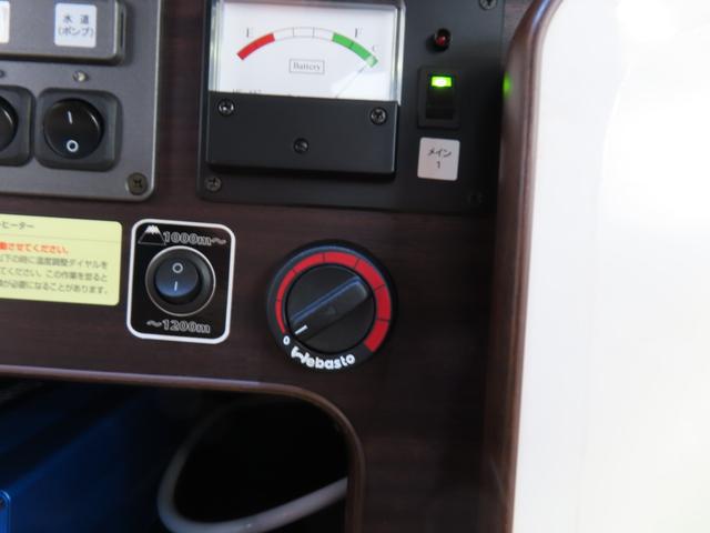 0403790A30260502W00208.jpg