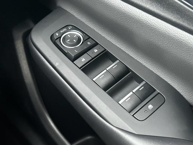 0500068A30260927W00916.jpg