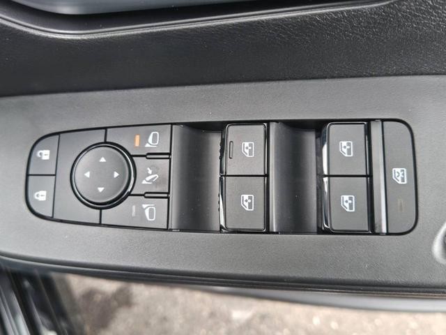 0804936A30260410W00213.jpg