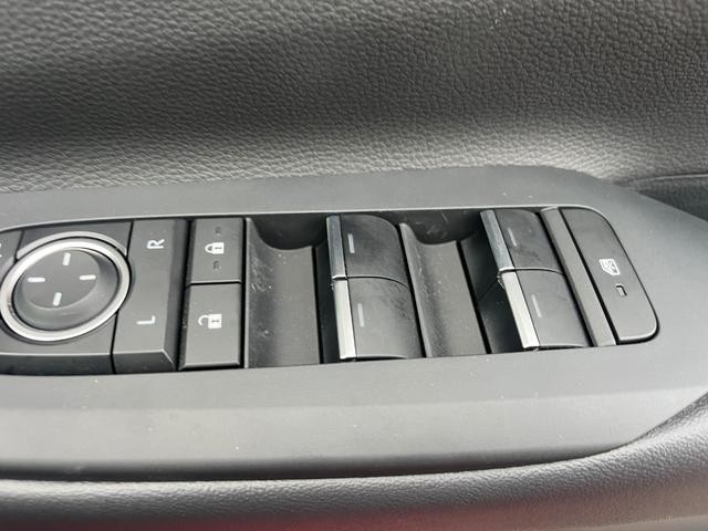 0540896A30260817W00114.jpg