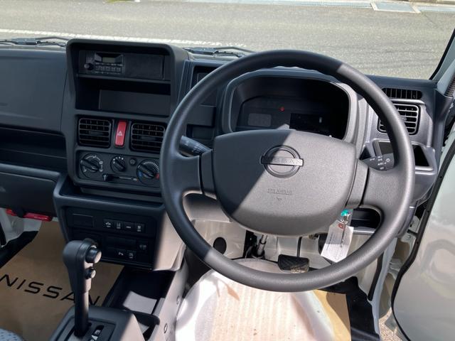 0800417A30260408W00117.jpg