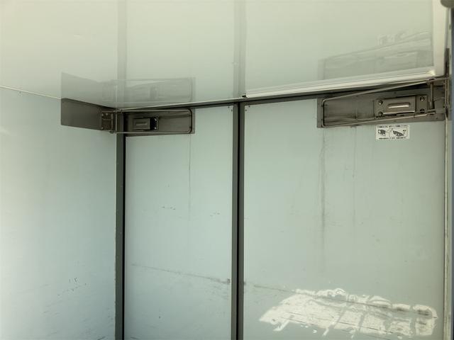1002516A30260416W00119.jpg