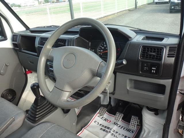 0509025A30260705W00102.jpg